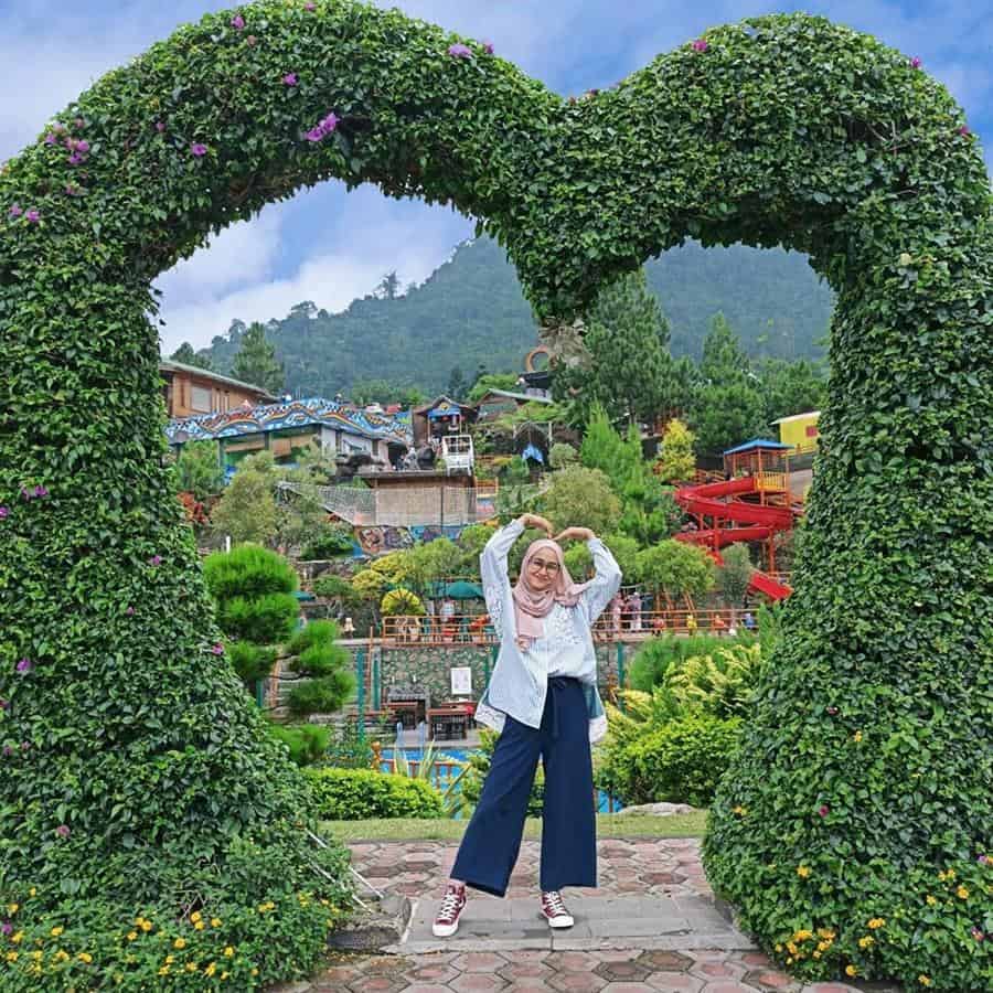 Villa Khayangan, 1. Jonggol Garden, 2. Villa Khayangan, 3. Curug Cipamingkis, 4. Curug Ciherang, 5. Taman Penangkaran Rusa, 6. Taman Wisata Heaven Memorial Park, 7. Telaga Wisata Citra Indah City, 8. Situ Rawa Gede, 9. Jembatan Gantung Sukanegara, 10. Pemandian Mata Air Sodong