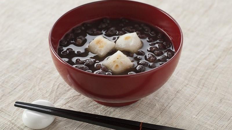 Zenzai, 1. Datemaki, 2. Toshikoshi Soba, 3. Kuri Kinton, 5. Kamaboko, 6. Tazukuri, 7. Kuromame, Otafuku-mame, 8. Kazunoko, 9. Ozoni, 10. Zenzai, 11. Kinpira Gobo, 12. Kobumaki