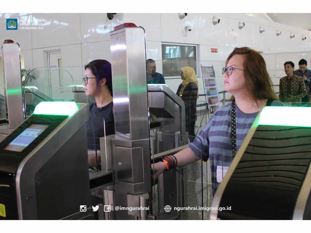 1. Bentuk Fisik Paspor (Chip), 2. Data Biometrik Paspor, 3. Auto Gate Paspor, 4. Ketika Pembuatan Visa, 5. Biaya dan Tempat Pembuatan Paspor