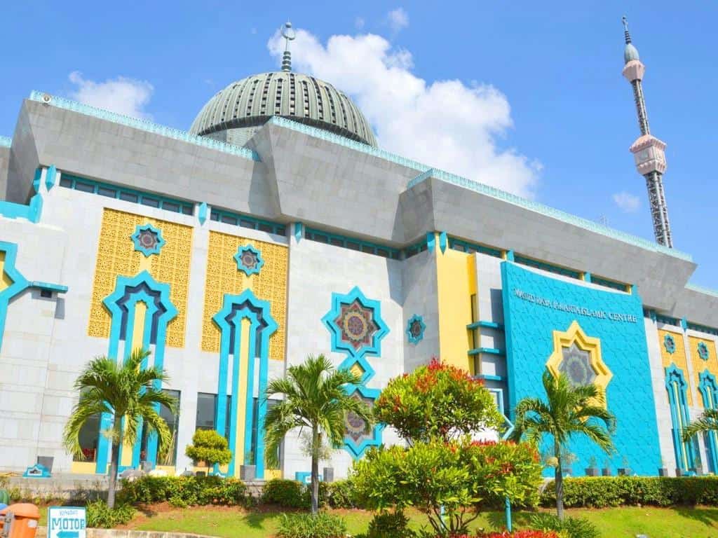 Masjid Raya Jakarta Islamic Centre, 1. Masjid Istiqlal, 2. Masjid Raya Jakarta Islamic Centre, 3. Masjid Ramlie Musofa, 4. Masjid Cut Meutia, 5. Masjid Sunda Kelapa, 6. Masjid Agung At-Tin, 7. Masjid Al Azhar, 8. Masjid Al Anwar Muara Angke, 9. Masjid Luar Batang, 10. Masjid Babah Alun Desari