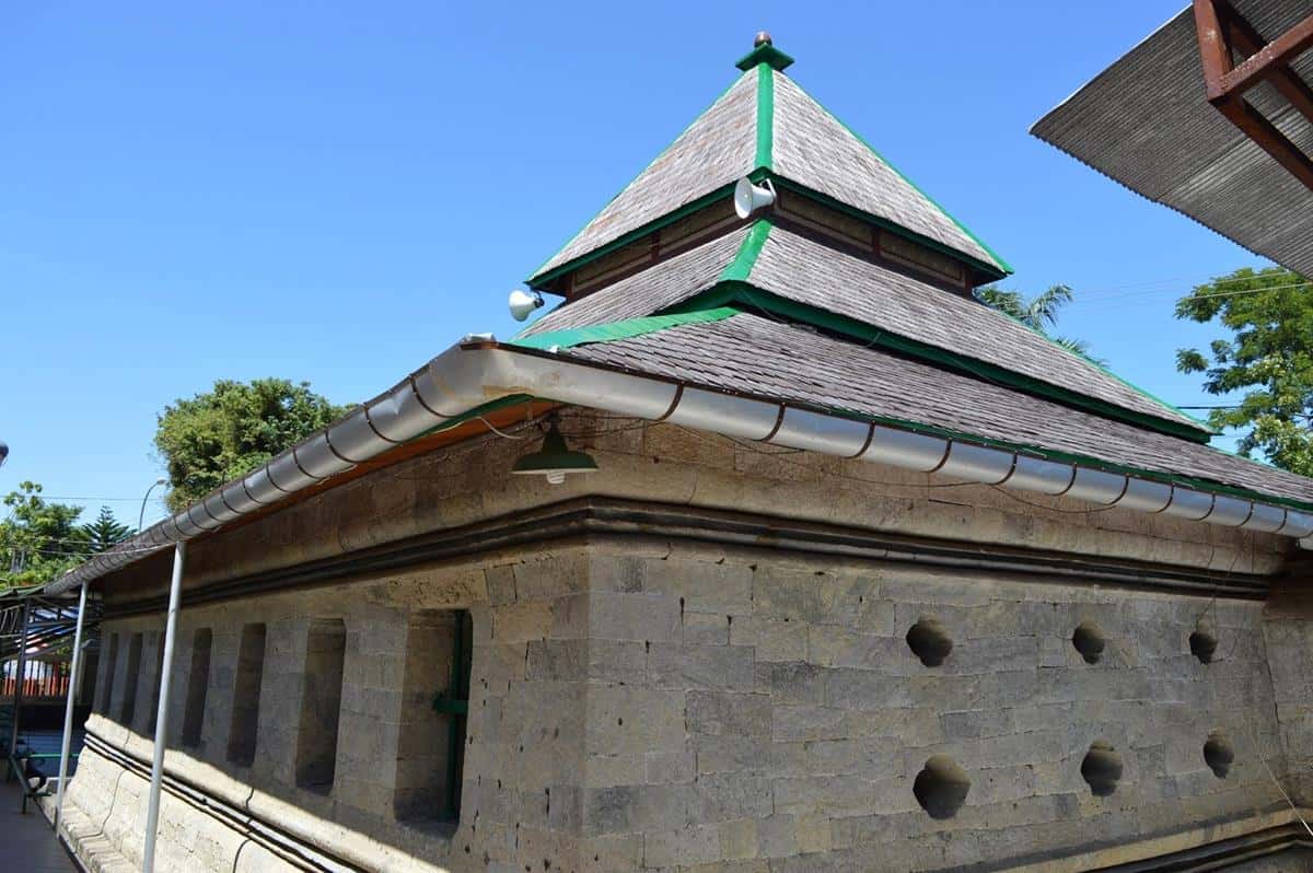Masjid Tua Palopo, 1. Masjid Raya Baiturrahman, 2. Masjid Tua Palopo, 3. Masjid Mantingan, 4. Masjid Agung Sang Ciptarasa, 5. Masjid Agung Demak, 6. Masjid Wapauwe, 7. Masjid Raya Ganting, Padang, 8. Masjid Tua Al Hilal Katangka, 9. Masjid Jami Pontianak, 10. Masjid Jami Bua