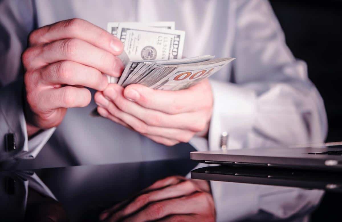 Membawa Uang Cash yang Terlalu Banyak, 1. Membawa Banyak Barang dan Penumpang , 2. Menggunakan Kendaraan Bermasalah, 3. Pergi dalam Keadaan Sakit atau Tidak Fit , 4. Memisahkan Diri dari Rombongan , 5. Tidak Membawa Persiapan yang Cukup , 6. Menerima Makanan atau Minuman dari Orang Asing , 7. Membawa Uang Cash yang Terlalu Banyak, 8. Menggunakan Banyak Perhiasan , 9. Mengangkut Orang Tidak Dikenal di Jalan , 10. Memaksakan Diri Tanpa Istirahat 