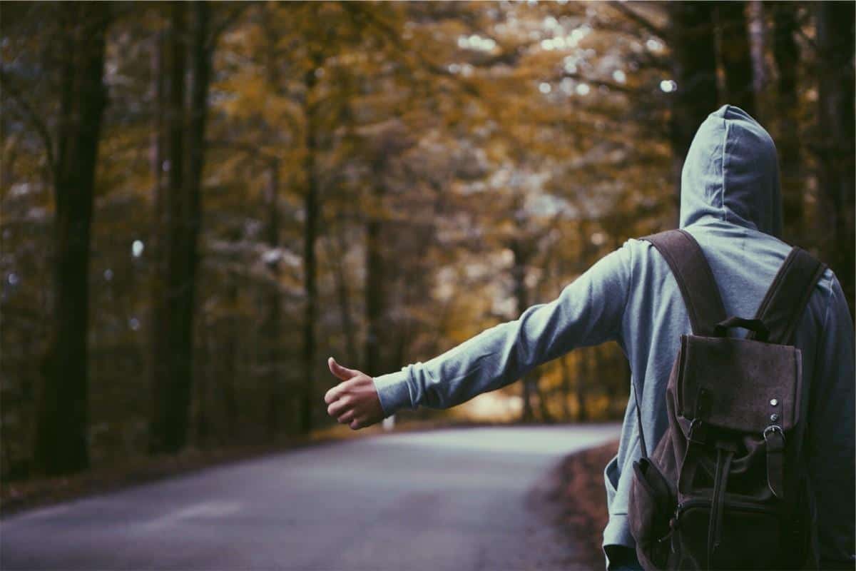 Mengangkut Orang Tidak Dikenal di Jalan, 1. Membawa Banyak Barang dan Penumpang , 2. Menggunakan Kendaraan Bermasalah, 3. Pergi dalam Keadaan Sakit atau Tidak Fit , 4. Memisahkan Diri dari Rombongan , 5. Tidak Membawa Persiapan yang Cukup , 6. Menerima Makanan atau Minuman dari Orang Asing , 7. Membawa Uang Cash yang Terlalu Banyak, 8. Menggunakan Banyak Perhiasan , 9. Mengangkut Orang Tidak Dikenal di Jalan , 10. Memaksakan Diri Tanpa Istirahat 