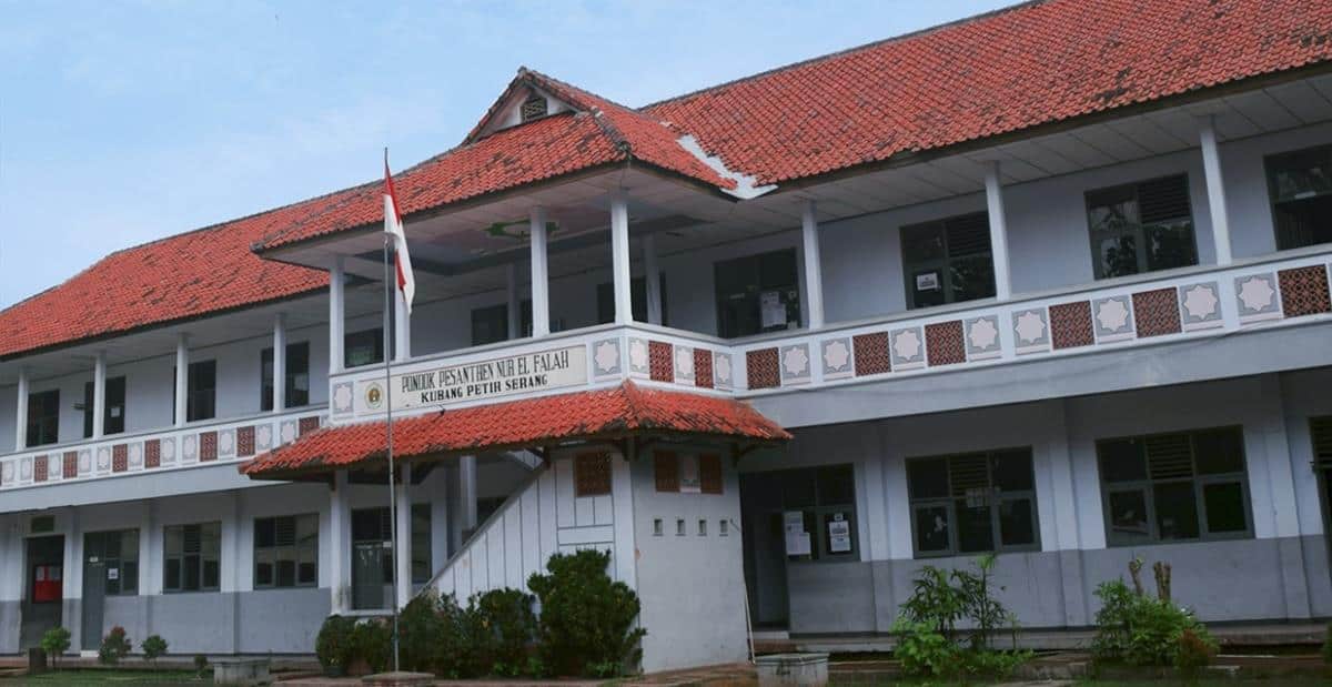 Pondok Pesantren Nur El Falah (Banten), 1. Mahad Az zaytun (Indramayu) , 2. Pondok Pesantren Modern Gontor (Ponorogo) , 3. Pondok Pesantren Sidogiri (Pasuruan) , 4. Pondok Pesantren Langitan (Tuban) , 5. Pondok Pesantren Lirboyo (Kediri) , 6. Pondok Pesantren Tebuireng (Jombang) , 7. Pondok Pesantren Al-Anwar (Sarang) , 8. Pondok Pesantren Nur El Falah (Banten) , 9. Pondok Pesantren La Tansa (Banten) , 10. Pondok Pesantren Daar El-Qolam (Banten)