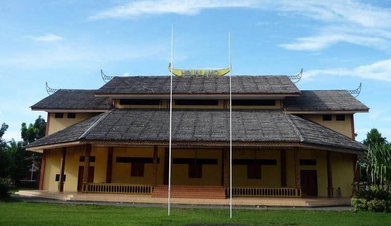 Rumah Adat Hibualamo