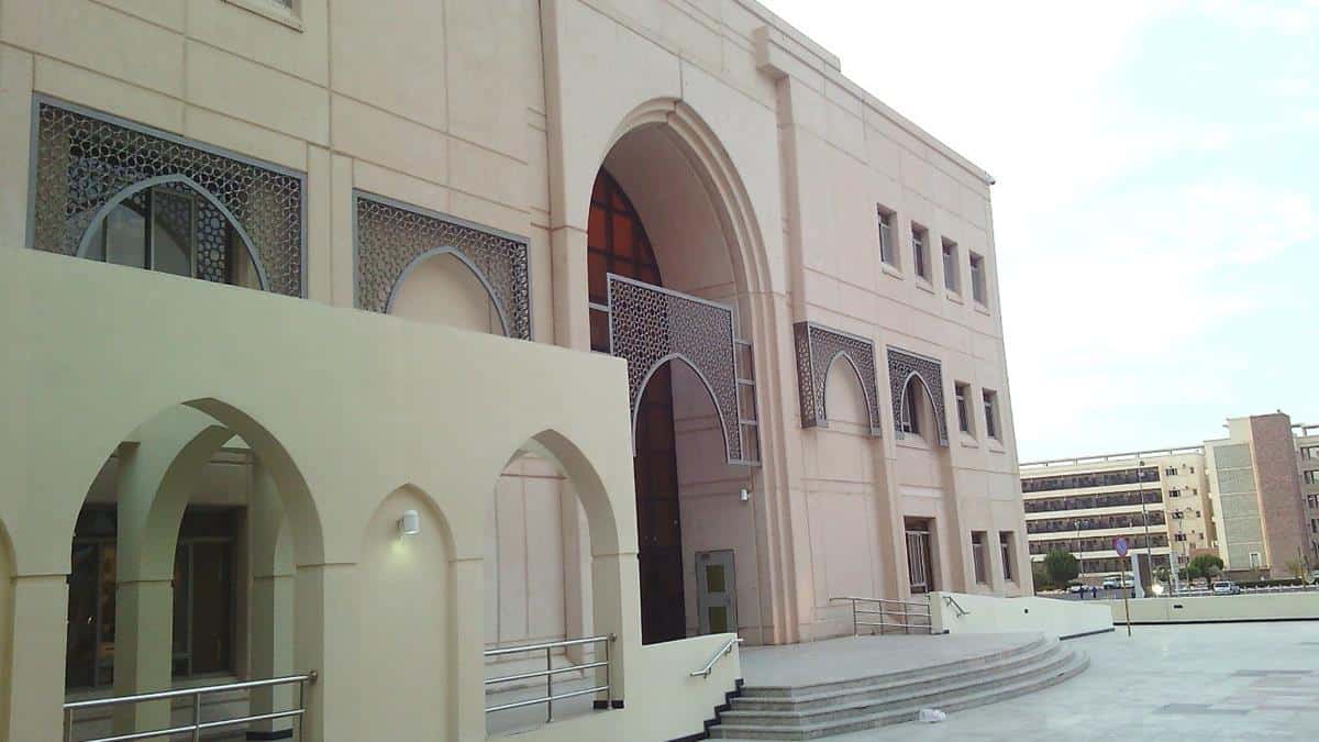 Universitas Islam Madinah (Arab Saudi), 1. Universitas Islam Imam Muhammad Bin Saud (Arab Saudi), 2. Universitas King Saud Riyadh (Arab Saudi), 3. Universitas Islam Internasional Islamabad (Pakistan), 4. Universitas Baghdad (Irak), 5. Universitas Al-Ahgaff, Yaman PPI Hadhramaut, 6. Iran University of Science and Technology, 7. Universitas Al-Qarawiyyin (Maroko), 8. Universitas Al Azhar (Mesir) , 9. Universitas Internasional Afrika (Sudan) , 10. Universitas Islam Madinah (Arab Saudi)