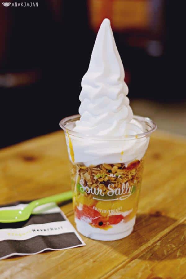 Pilihan Tipe Yogurt dan Cara Memesan, Pilihan Ukuran/Tempat, Pilihan Topping, Menu Sour Sally