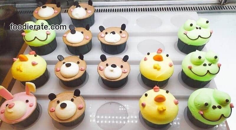 Animal Cupcakes, 1. K-Red Bean Bread, 2. Raisin Pastry, 3. Buldak Galbi Croquette, 4. Maccaron, 5. Goguma Bread, 6. Animal Cupcakes, 7. Premium Milk Pan Bread, 8. Spicy Floss Croffle, 9. Cornet, 10. Choco Wonderland