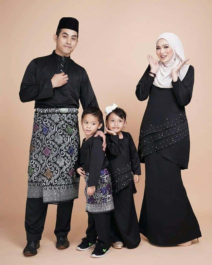 Baju Monyet, 1. Baju Kurung, 2. Baju Monyet, 3. Baju Kurung Cekak Musang, 4. Kebaya Laboh, 5. Baju Kurung Tulang Belut, 6. Baju Kurung Telak Belanga, 7. Baju Kurung Kebaya Pendek