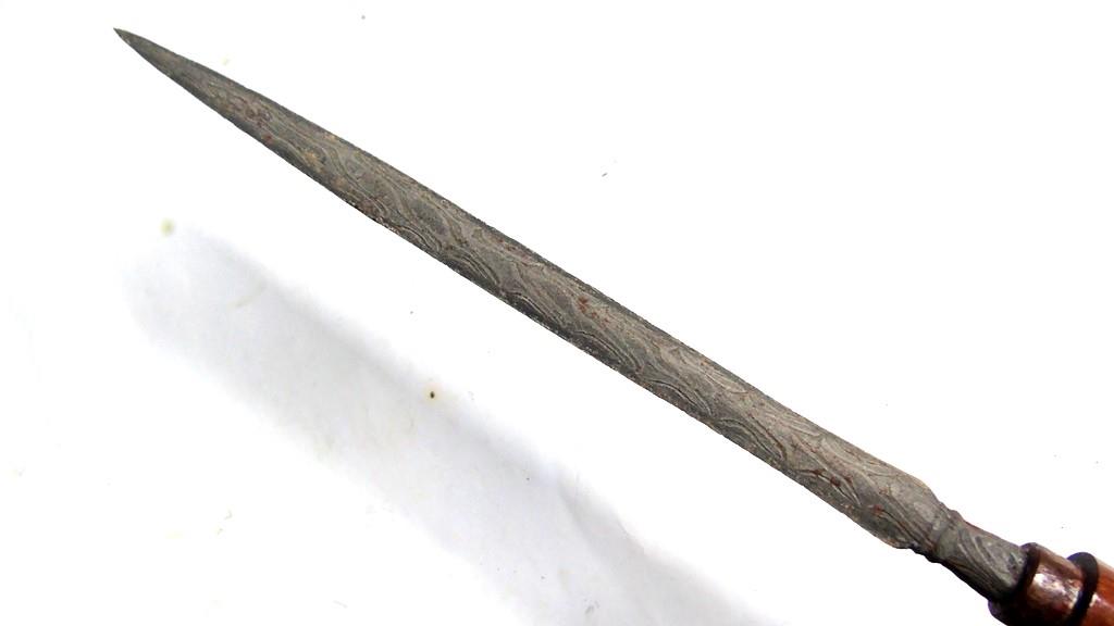Bessing atau Tombak, 1. Badik Raja, 2. Bessing atau Tombak , 3. Badik Makassar, 4. Keris Tappi, 5. Badik Luwu, 6. Badik Lagecong, 7. Badik Lompo Battang, 8. Alamang, 9. Seppu, 10. Pantu