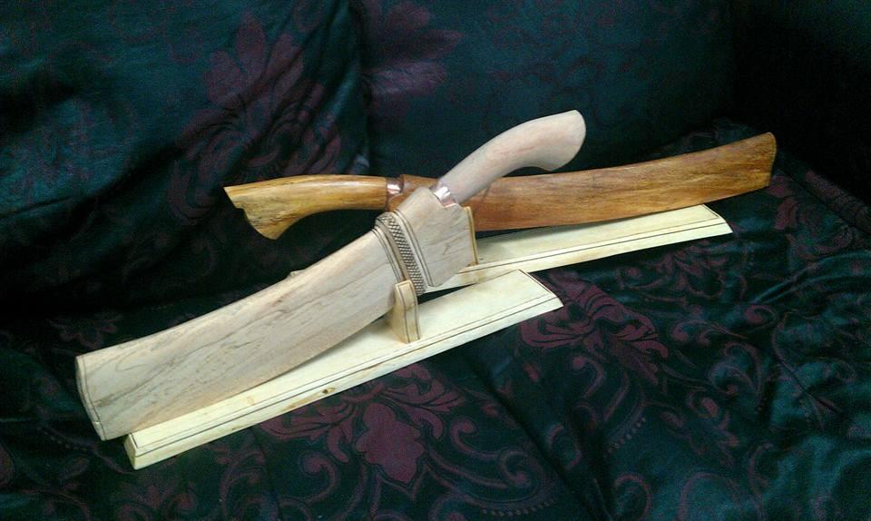 Candung, 1. Badik, 2. Keris (Tekhapang atau Punduk Keris), 3. Candung, 4. Tombak