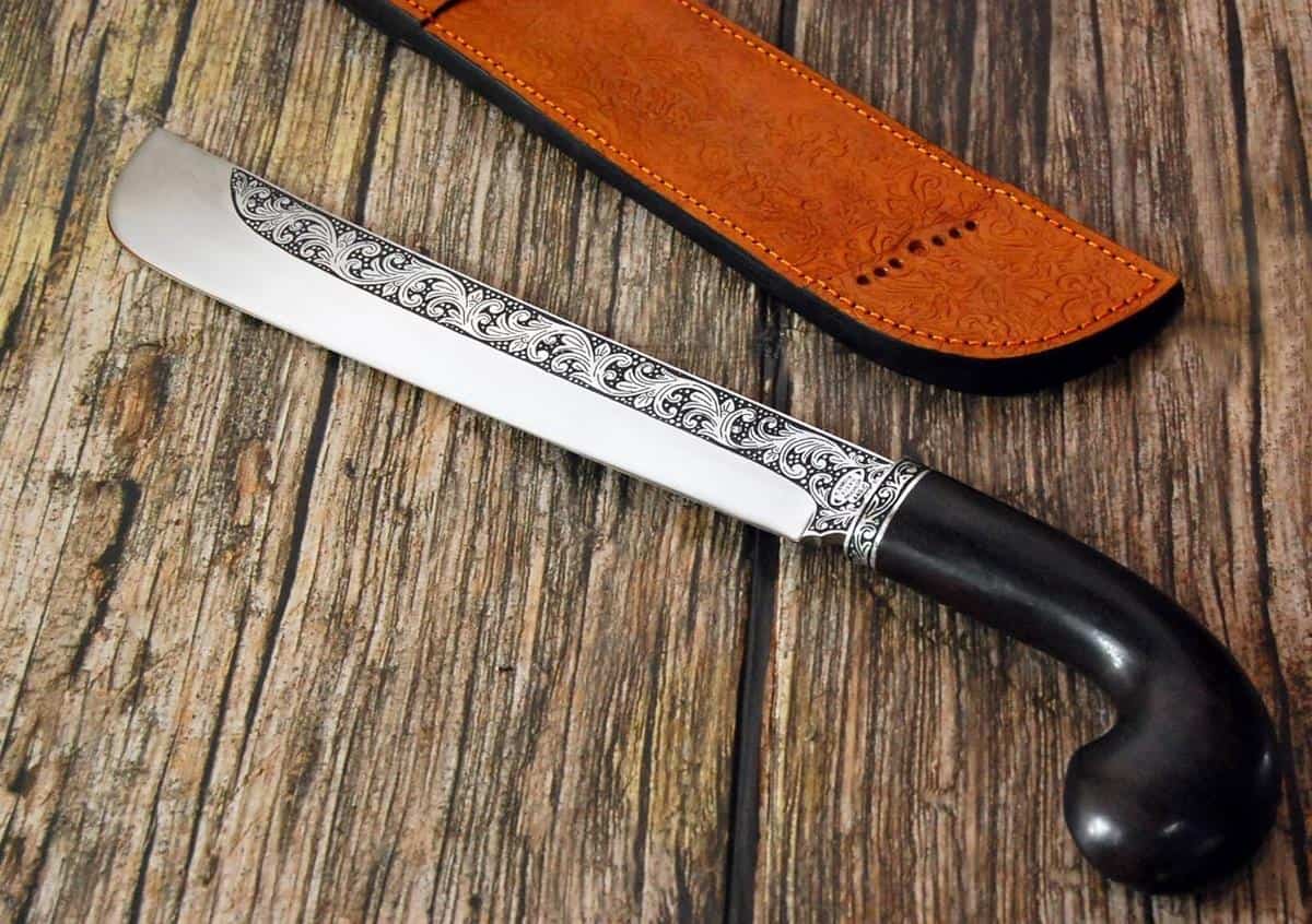 Golok, 1. Toya Betawi, 2. Pisau Raut, 3. Punta, 4. Rotan, 5. Trisula Betawi, 6. Golok, 7. Keris, 8. Cundrik Betawi, 9. Badik Cangkingan, 10. Kerakel