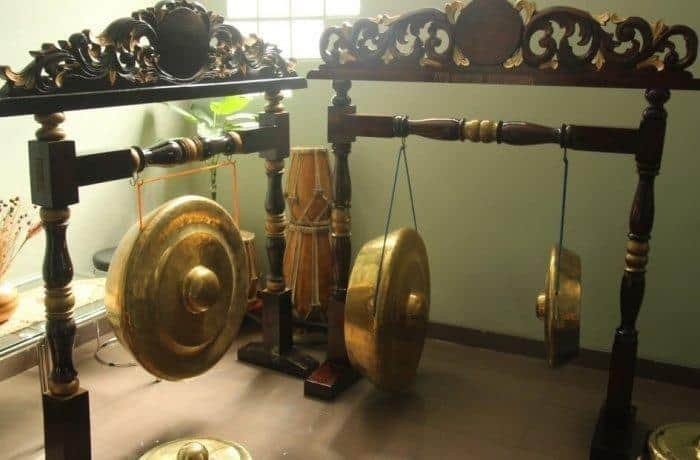 Gong Bengkulu, 1. Harmonium, 2. Serunai Bengkulu, 4. Serunai Kuningan, 6. Redap, 7. Gendang Panjang, 8. Genderang Perang, 9. Kelintang, 10. Gong Bengkulu