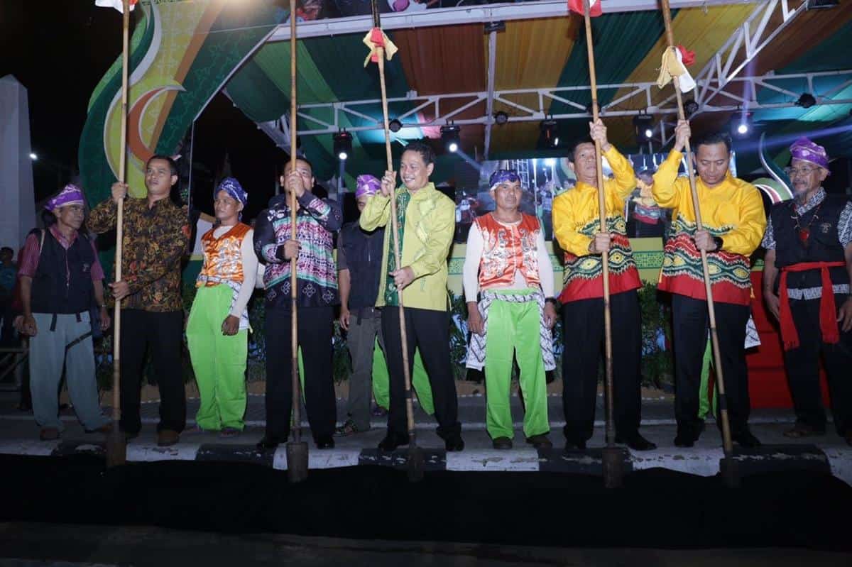Kurung Kurung, 1. Panting, 2. Gamelan Banjar, 3. Sarunai Banjar, 4. Kalampat, 5. Terbang Madihin, 6. Terbang Lamut, 7. Kurung Kurung, 8. Kuriding, 9. Sampek, 10. Kalang Kupak