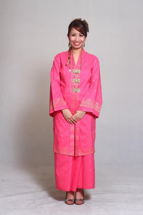 Kebaya Laboh, 1. Baju Kurung, 2. Baju Monyet, 3. Baju Kurung Cekak Musang, 4. Kebaya Laboh, 5. Baju Kurung Tulang Belut, 6. Baju Kurung Telak Belanga, 7. Baju Kurung Kebaya Pendek