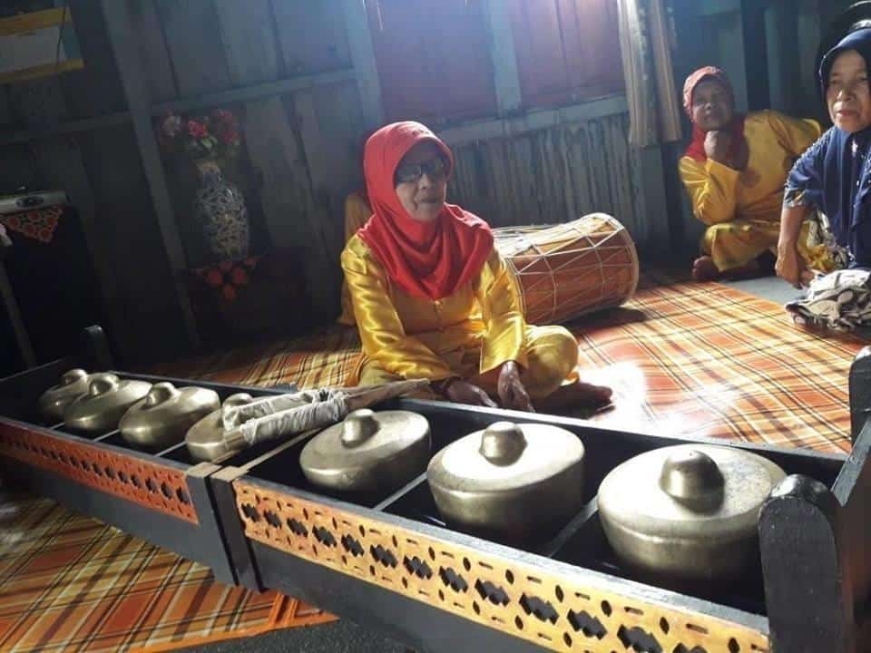 Kelintang, 1. Harmonium, 2. Serunai Bengkulu, 4. Serunai Kuningan, 6. Redap, 7. Gendang Panjang, 8. Genderang Perang, 9. Kelintang, 10. Gong Bengkulu