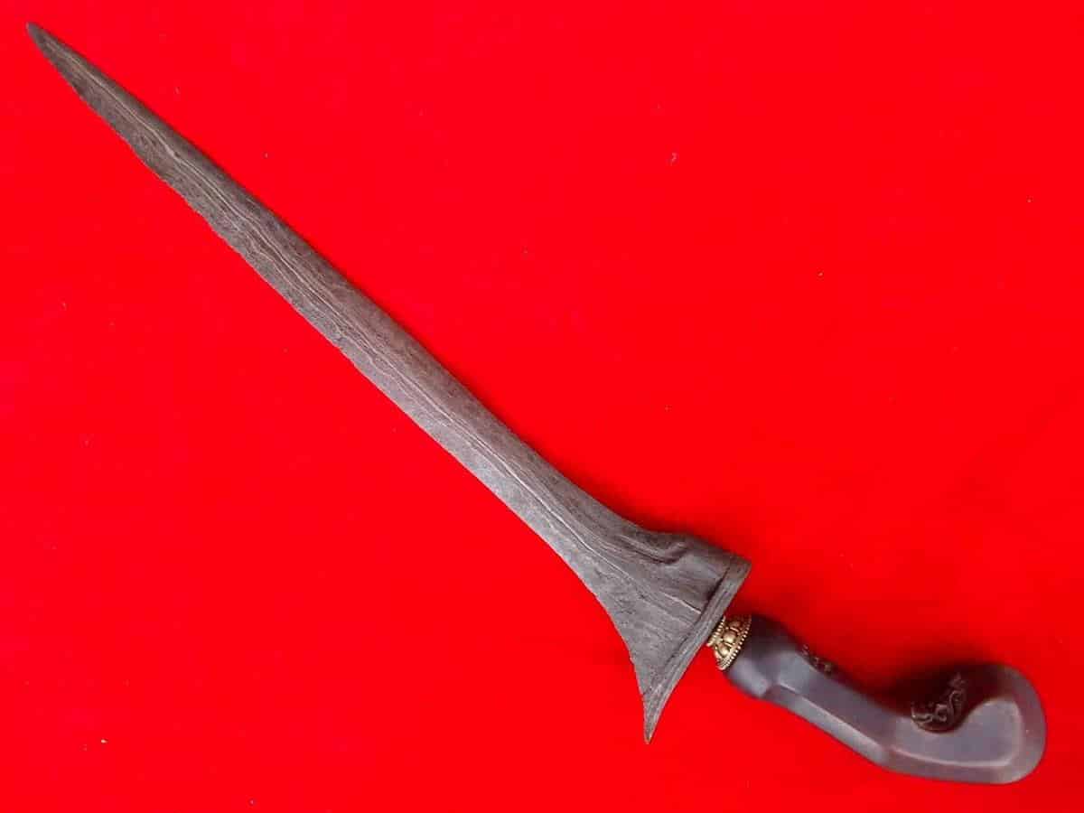 Keris, 1. Toya Betawi, 2. Pisau Raut, 3. Punta, 4. Rotan, 5. Trisula Betawi, 6. Golok, 7. Keris, 8. Cundrik Betawi, 9. Badik Cangkingan, 10. Kerakel