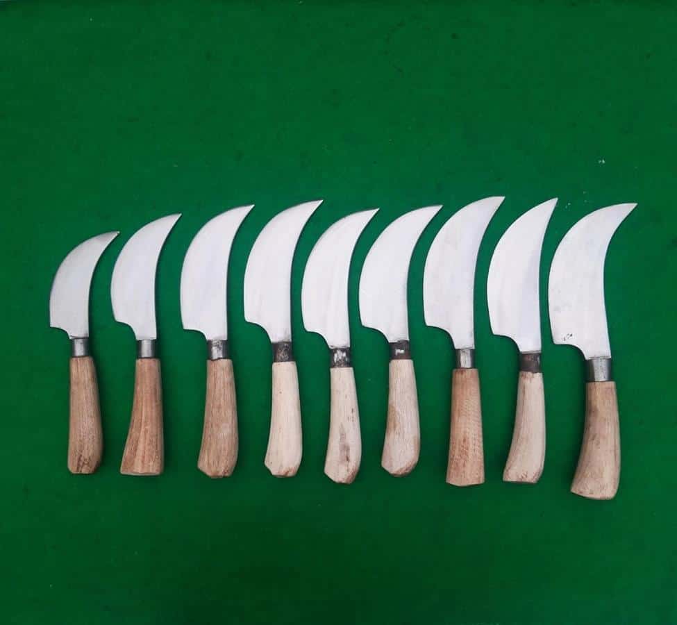 Pisau Raut, 1. Toya Betawi, 2. Pisau Raut, 3. Punta, 4. Rotan, 5. Trisula Betawi, 6. Golok, 7. Keris, 8. Cundrik Betawi, 9. Badik Cangkingan, 10. Kerakel