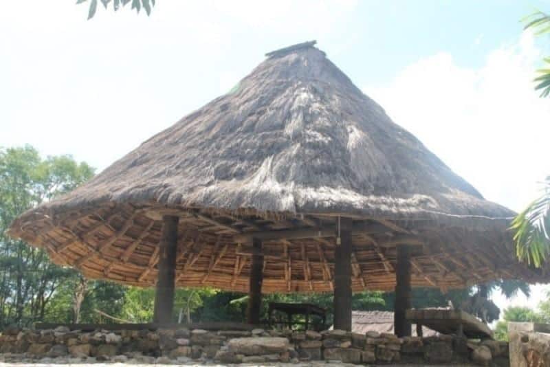 Rumah Adat Lopo, 1. Rumah Adat Musalaki, 2. Rumah Adat Mbaru Niang, 3. Rumah Adat Sao Ria Tenda Bewa Moni, 4. Rumah Adat Ume Kkubu, 5. Rumah Adat Lopo, 6. Rumah Adat Sumba