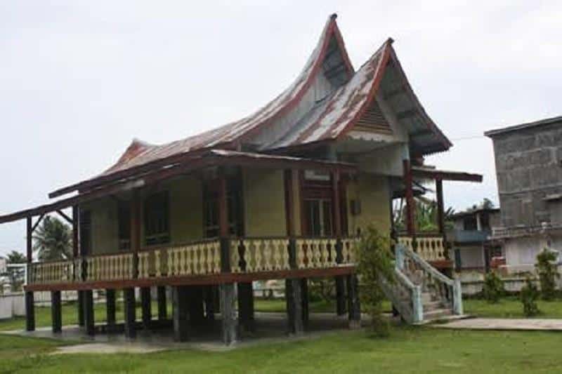 Rumah Adat Mukomuko, 1. Rumah Adat Bubungan Lima, 2. Rumah Adat Suku Rejang, 3. Rumah Adat Suku Enggano, 4. Rumah Adat Mukomuko