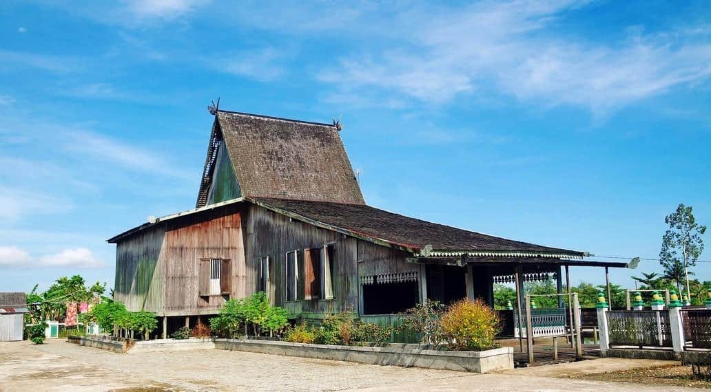 Rumah Bubungan Tinggi, 1. Rumah Bubungan Tinggi, 2. Rumah Gajah Manyusu, 3. Rumah Tadah Alas, 4. Rumah Palimbangan, 5. Rumah Balai Bini, 6. Rumah Palimasan
