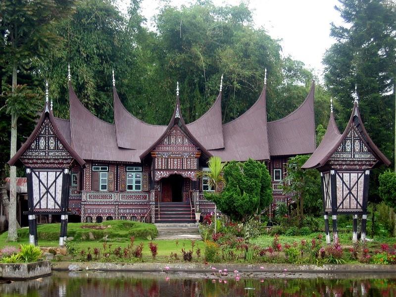 Rumah Gadang, 1. Rumah Gadang Gajah Maharam, 2. Rumah Gadang Gonjong Anam, 3. Rumah Gadang Batingkek, 4. Rumah Gadang Surambi Papek, 5. Rumah Gadang Gonjong Limo, 6. Rumah Gonjong Ampek Baanjuang, 7. Rumah Gonjong Sibak Baju