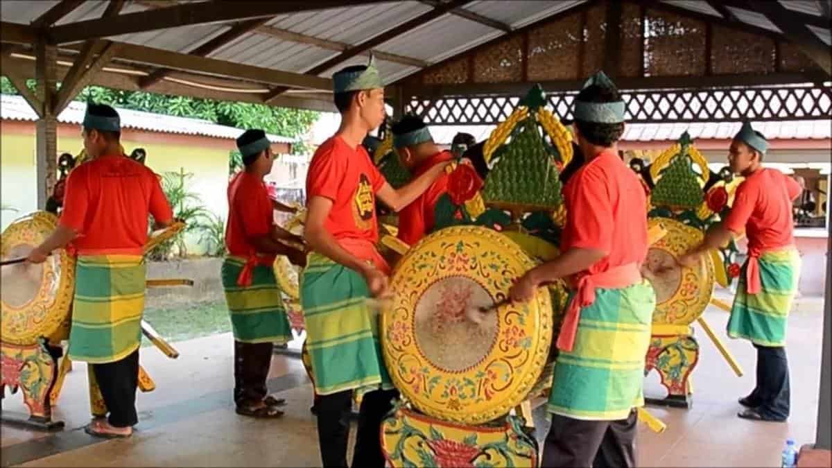 Rebana Ubi, 1. Nafiri, 2. Gambus, 3. Gendang Nobat, 4. Rebana Ubi, 5. Gambang Camar, 6. Genggong Talang Mamak, 7. Marwas, 8. Gedombak, 9. Kompang, 10. Talempong