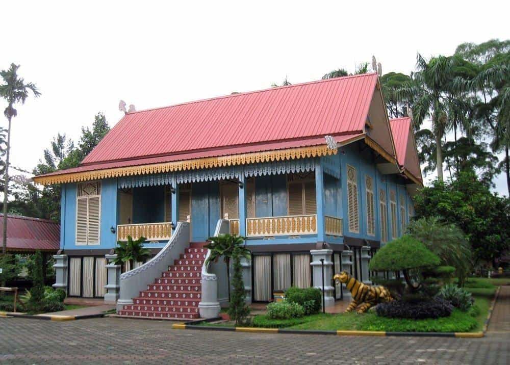 Struktur Khas Bangunan Rumah Adat Kepulauan Riau, Karakteristik Umum Rumah Adat Kepulauan Riau, Nama-Nama Rumah Adat Kepulauan Riau, Struktur Khas Bangunan Rumah Adat Kepulauan Riau, Sejarah dan Filosofi Rumah Bubung, Rumah Adat Kepulauan Riau, Bahan Dasar Rumah Adat Kepulauan Riau