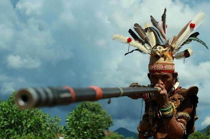 Sumpit, 1. Mandau, 2. Duhung, 3. Sumpit, 4. Kancip , 5. Talawang