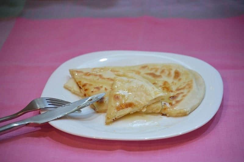 Sfakianopita, 1. Fetoydia, 2. Ladenia, 3. Koulouri Thessalonikis, 4. Staka Me Ayga, 5. Tiganopsomo, 6. Sfakianopita, 7. Marathopita/ Pai Hijau, 8. Spanakopita, 9. Sfougato, 10. Lalagites, 11. Alevropita