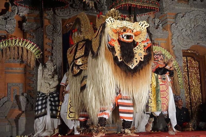 Tari Barong, 1. Tari Kecak, 2. Tari Pendet, 3. Tari Barong, 4. Tari Legong, 5. Tari Panji Semirang, 6. Tari Baris, 7. Tari Puspanjali, 8. Tari Topeng Bali, 9. Tari Janger, 10. Tari Trunajaya