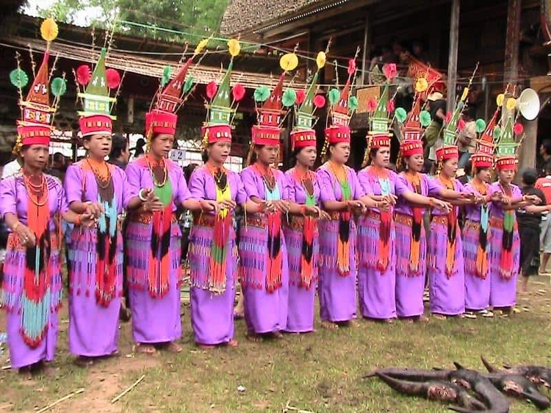 Tari Ma’Randing, 1. Tari Kipas Pakarena, 2. Tari Ma’Badong, 3. Tari Pakkuru Sumange, 4. Tari Adat Pattennung, 5. Tari Ma’Randing, 6. Tari Manimbong, 7. Tari Gandrang Bulo, 8. Tari Ma’Gellu, 9. Tari Bosara, 10. Tari Tradisional Pajoge