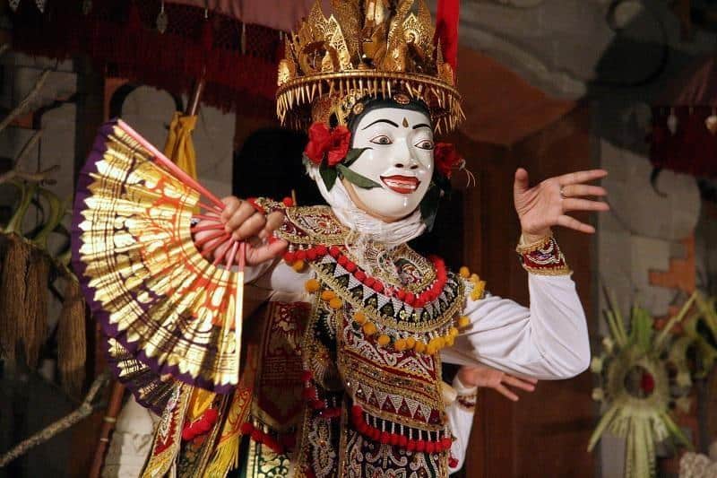 Tari Topeng Bali, 1. Tari Kecak, 2. Tari Pendet, 3. Tari Barong, 4. Tari Legong, 5. Tari Panji Semirang, 6. Tari Baris, 7. Tari Puspanjali, 8. Tari Topeng Bali, 9. Tari Janger, 10. Tari Trunajaya