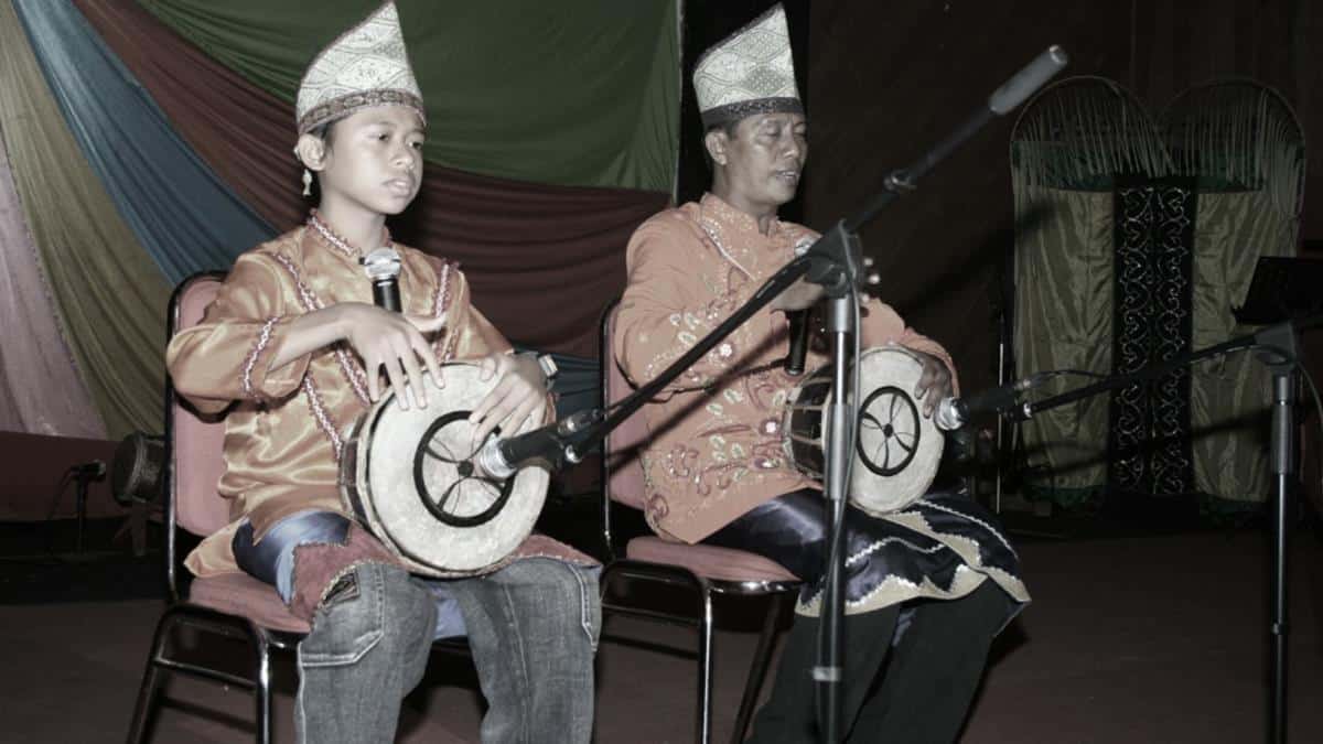 Terbang Madihin, 1. Panting, 2. Gamelan Banjar, 3. Sarunai Banjar, 4. Kalampat, 5. Terbang Madihin, 6. Terbang Lamut, 7. Kurung Kurung, 8. Kuriding, 9. Sampek, 10. Kalang Kupak