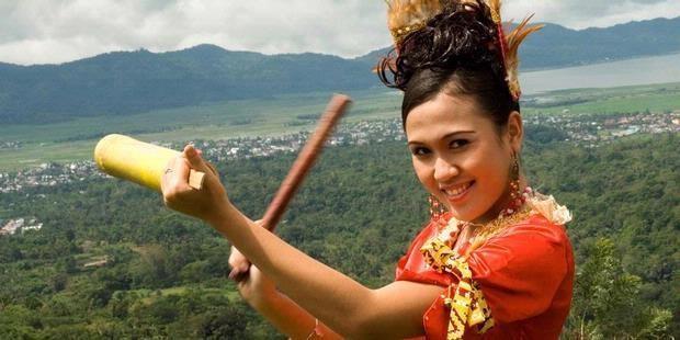 Tetengkoren, 1. Kolintang, 2. Tetengkoren, 3. Salude, 4. Momongan