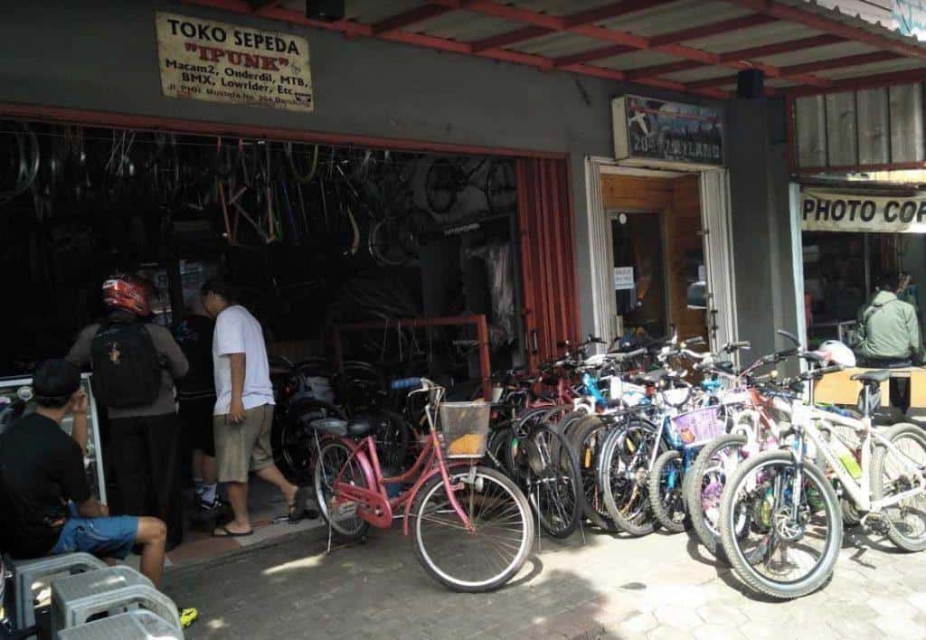 Toko Sepeda Ipunk, 1. Rodalink Bandung Otista, 2. Toko Sepeda Sinar Mulya, 3. Monkey Cycle Bandung, 4. Toko Sepeda Cahaya Golden, 5. Toko Sepeda Kemenangan, 6. Toko Sepeda Nets, 7. Polygon Authorized Dealer, 8. Toko Sepeda Venus Bike, 9. TRB Bike, 10. Toko Sepeda Ipunk