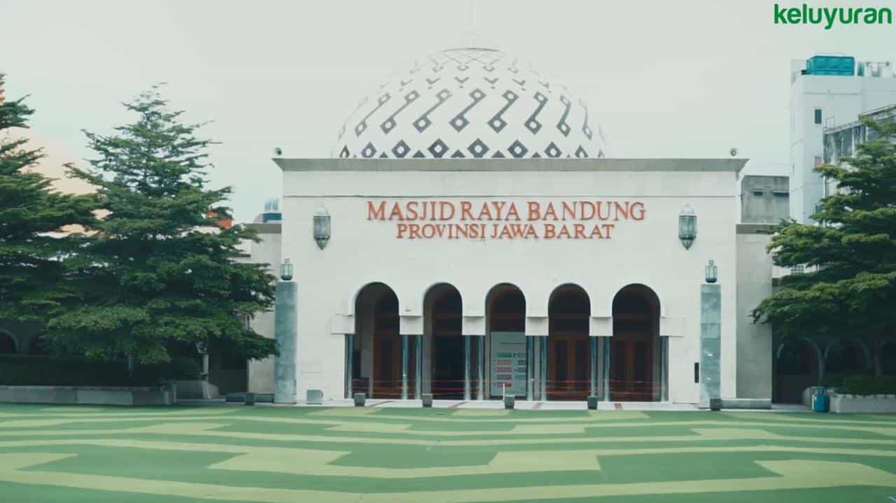 Aktivitas dan Spot Populer di Alun-Alun Bandung , Harga Tiket dan Jam Operasional, Fasilitas, Alamat dan Akses Transportasi, Hotel dan Penginapan di Sekitar Alun-Alun Kota Bandung