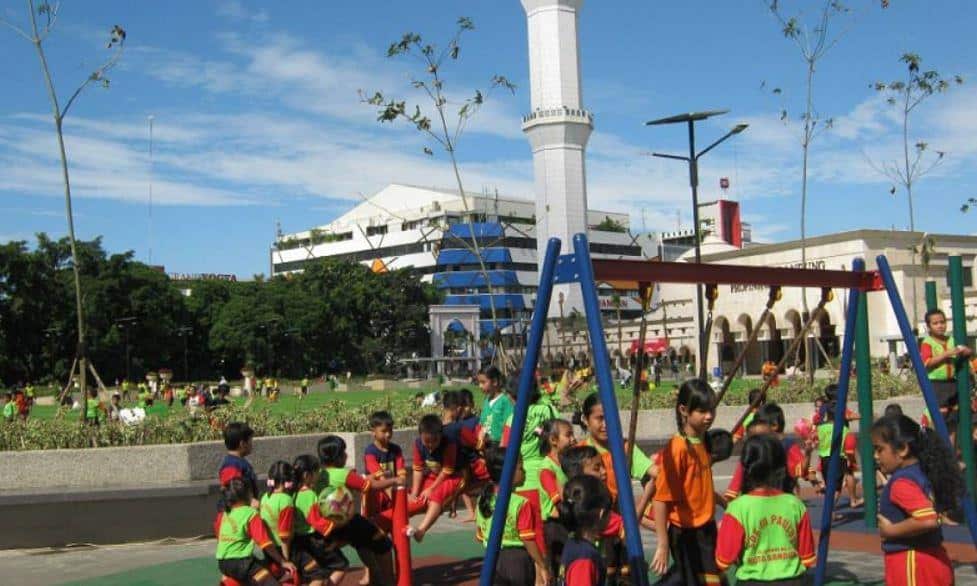 Aktivitas dan Spot Populer di Alun-Alun Bandung , Harga Tiket dan Jam Operasional, Fasilitas, Alamat dan Akses Transportasi, Hotel dan Penginapan di Sekitar Alun-Alun Kota Bandung