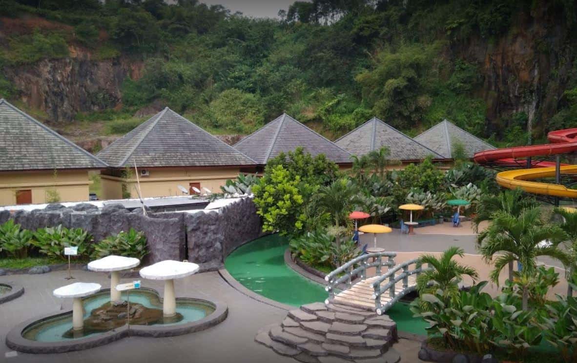 1. Kawah Putih, 2. Ranca Upas, 3. Situ Patenggang, 4. Glamping Lakeside Rancabali, 5. Pemandian Air Panas Ciwalini, 6. Perkebunan Teh Rancabali, 7. Kawah Rengganis, 8. Love Soreang Park (Taman Love Aurora), 9. Ciwidey Valley Resort, 10. D’riam Riverside, 11. Barusen Hills, 12. Cimanggu Hot Spring, 13. Pesona Nirwana Waterpark, 14. Bukit Jamur, 15. Happyfarm Ciwidey, 16. Bale Bambu Adventure, 17. Palalangon Park, 18.Green Hill Park