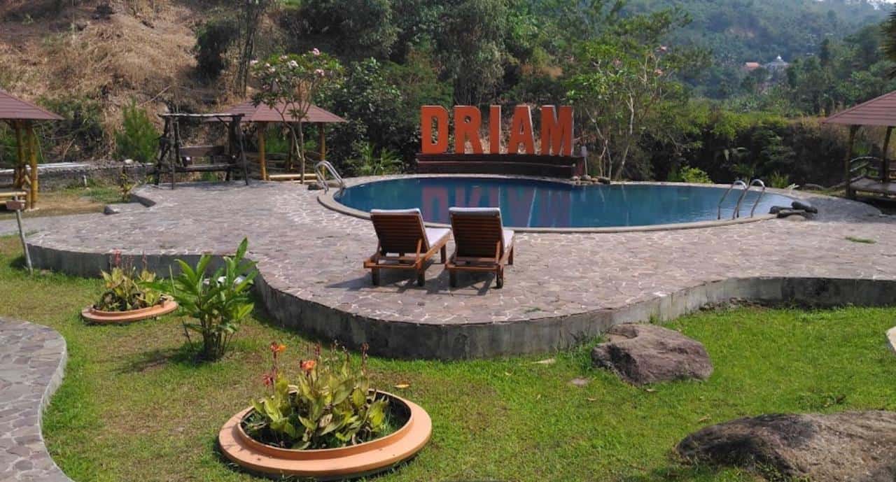 tempat wisata di ciwidey driam riverside, 1. Kawah Putih, 2. Ranca Upas, 3. Situ Patenggang, 4. Glamping Lakeside Rancabali, 5. Pemandian Air Panas Ciwalini, 6. Perkebunan Teh Rancabali, 7. Kawah Rengganis, 8. Love Soreang Park (Taman Love Aurora), 9. Ciwidey Valley Resort, 10. D’riam Riverside, 11. Barusen Hills, 12. Cimanggu Hot Spring, 13. Pesona Nirwana Waterpark, 14. Bukit Jamur, 15. Happyfarm Ciwidey, 16. Bale Bambu Adventure, 17. Palalangon Park, 18.Green Hill Park