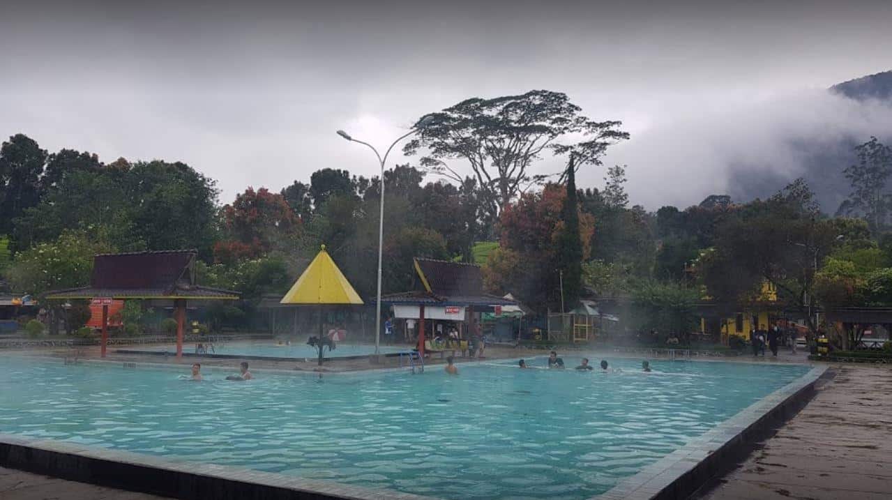 tempat wisata di ciwidey pemandian air panas ciwalini, 1. Kawah Putih, 2. Ranca Upas, 3. Situ Patenggang, 4. Glamping Lakeside Rancabali, 5. Pemandian Air Panas Ciwalini, 6. Perkebunan Teh Rancabali, 7. Kawah Rengganis, 8. Love Soreang Park (Taman Love Aurora), 9. Ciwidey Valley Resort, 10. D’riam Riverside, 11. Barusen Hills, 12. Cimanggu Hot Spring, 13. Pesona Nirwana Waterpark, 14. Bukit Jamur, 15. Happyfarm Ciwidey, 16. Bale Bambu Adventure, 17. Palalangon Park, 18.Green Hill Park