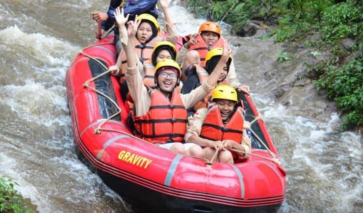 1. Sunrise Point Cukul, 2. Pemandian Air Panas Cibolang, 3. Hutan Pinus Rahong, 4. Gravity Adventure Pangalengan, 5. Situ Cileunca, 6. Taman Bougenville, 7. Rumah Pengabdi Setan, 8. Situ Cisanti, 9. Wayang Windu Panenjoan 1800, 10. Kebun Teh Malabar, 11. Rumah Adat Cikondang, 12. Gunung Puntang, 13. Kampung Singkur, 14. Kawah Wayang, 15. Kertamanah Waterpark, 16. Penangkaran Rusa Kertamanah, 17. Villa Jerman