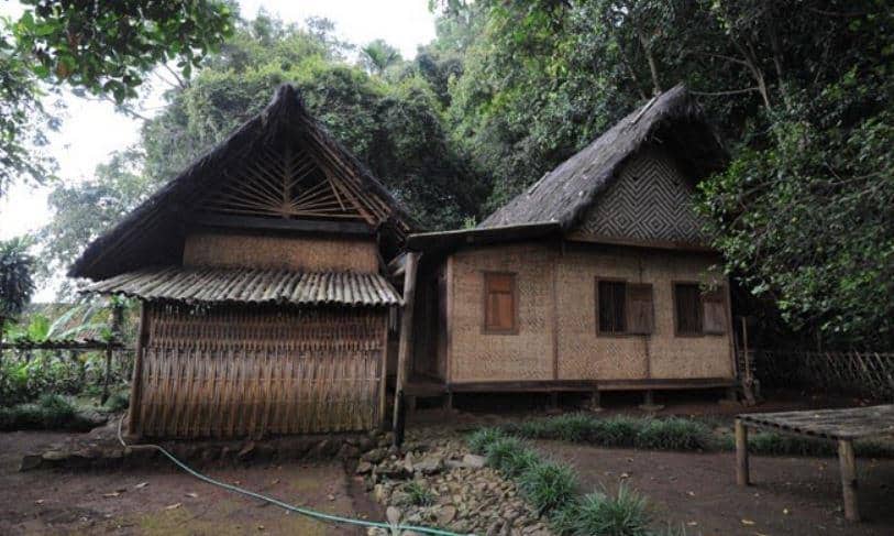 tempat wisata di pangalengan rumah adat cikondang, 1. Sunrise Point Cukul, 2. Pemandian Air Panas Cibolang, 3. Hutan Pinus Rahong, 4. Gravity Adventure Pangalengan, 5. Situ Cileunca, 6. Taman Bougenville, 7. Rumah Pengabdi Setan, 8. Situ Cisanti, 9. Wayang Windu Panenjoan 1800, 10. Kebun Teh Malabar, 11. Rumah Adat Cikondang, 12. Gunung Puntang, 13. Kampung Singkur, 14. Kawah Wayang, 15. Kertamanah Waterpark, 16. Penangkaran Rusa Kertamanah, 17. Villa Jerman