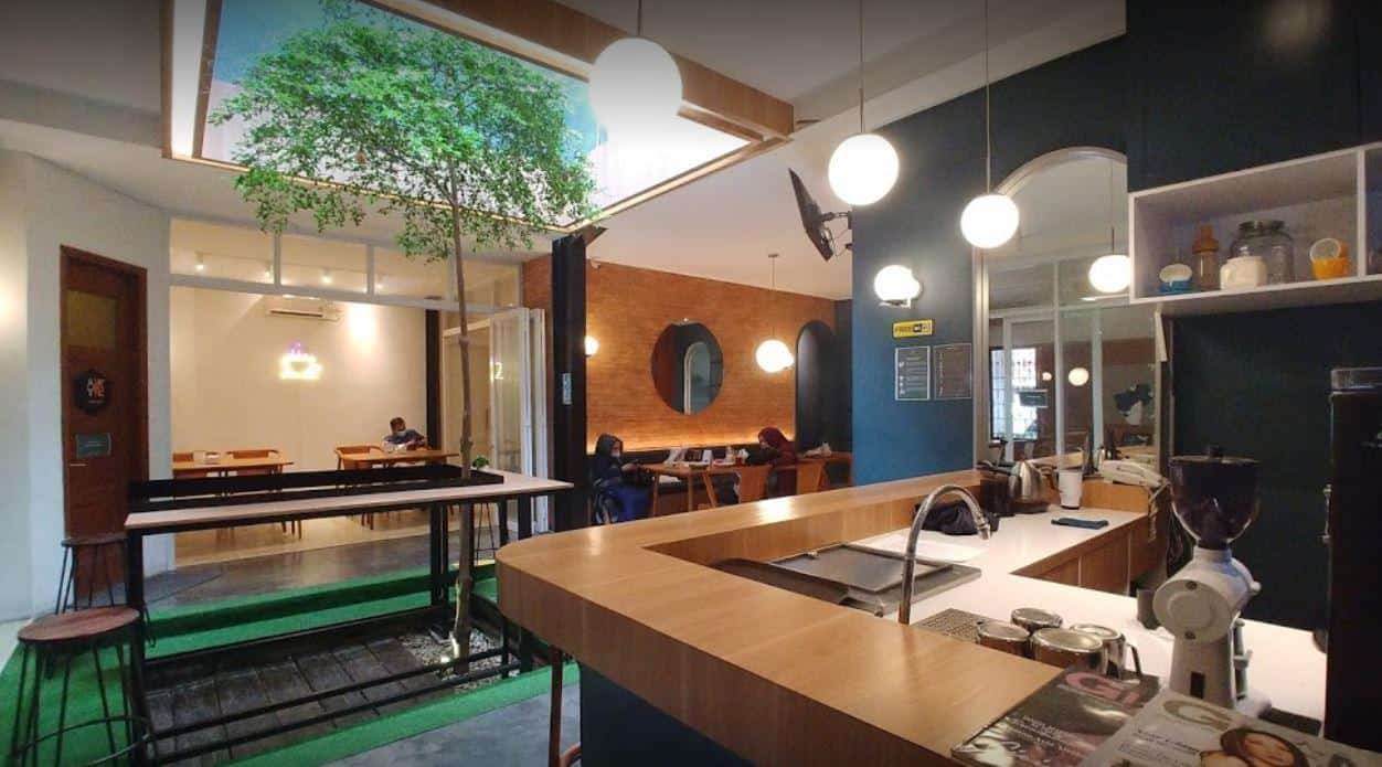 tempat makan hits di bandung house of tjihapit, 1. Tilu Kitchen and Patisserie, 2. Hummingbird Eatery &amp; Space, 3. Boja Eatery, 4. Dailah-Sajian Nusantara, 5. Riau 20, 6. Samiya Café, 9. Atmosphere Resort Cafe, 11. Ambrogio Patisserie, 12. Gormeteria, 13. Nara Park, 14. The Parlor, 15. Lawangwangi Creative Space, 16. Bellamie Boulangerie, 17. Dakken Restaurant, 18. Hara Cafe and Resto, 19. Congo Gallery &amp; Cafe, 20. Sherlock Common Space, 21. Jardin Cafe