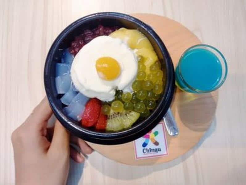Original Patbingsoo, 1. Original Patbingsoo, 2. Mandu Guksu, 3. Jumukbap, 4. Bibimbap, 5. Chijeu (Cheese) Bokkeumbap, 6. Teokbbokki, 7. Hotteok, 8. Spicy Chicken Popcorn, 9. Yangnyeom Tongdak, 10. Ramyeon, 11. Jjajangmyeon, 12. Gun Mandu, 13. Sundubu Jjigae, 14. Oksusucha, 15. Korean Milk Tea