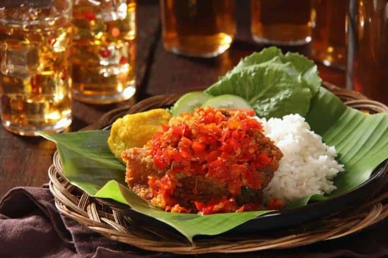 Asal Usul Ayam Geprek, 1. Ayam Geprek Sambal Korek, 2. Ayam Geprek Sambal Cikur, 3. Ayam Geprek Sambal Daun Jeruk, 4. Ayam Goreng Sambal Matah, 5. Ayam Geprek Saus Keju, 6. Ayam Geprek Sambal Buto Ijo, 7. Paket PEKA, 8. Seru Box Dory Sambal Matah, 9. Ayam Geprek Sambal Lava, 10. Paket Ayam Rempah, 11. Nasi Koplo, 12. Bebek Geprek