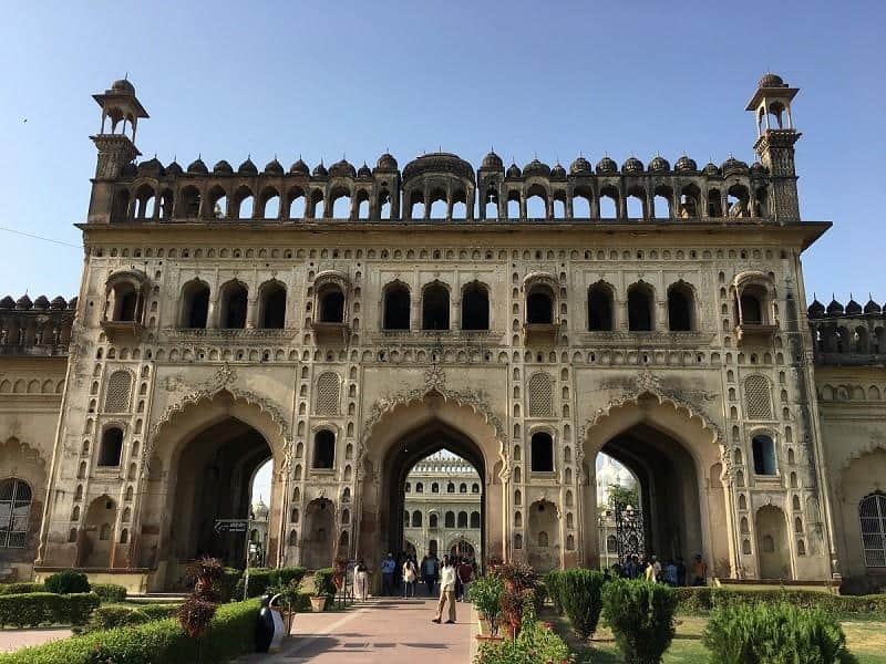Bara Imambara, Lucknow, 1. Masjid Jama, Delhi, 2. Masjid Haji Ali, Mumbai, 3. Masjid Nizamuddin Dargah, Delhi, 4. Masjid Nagina, 5. Taj-ul Masajid, 6. Masjid Cheraman Juma, Kerala, 7. Masjid Hazratbal, Jammu dan Kashmir, 8. Masjid Makkah, Hyderabad, 9. Bara Imambara, Lucknow, 10. Masjid Adhai Din Ka- Jhonpra Ajmer