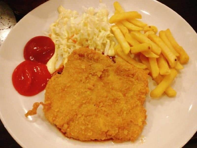 Crispy Chicken Steak, 1. Ramen Belly Beef Spicy , 2. Aneka Ricebowl, 3. Nasi Goreng Rendang, 4. Nasi Goreng Matah Katsu, 5. Meat Lover Pizza, 6. Crispy Chicken Steak, 7. Ramen Shoyu with Chikuwa, 8. Ayam Geprek Sambal Matah, 9. Boss Cordon Bleu, 10. Sup Iga, 11. Pisang Bakar, 12. Matcha Green Tea Milk, 13. Susu Caramel