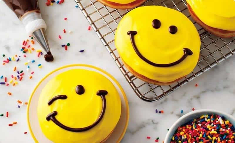 Donat Smiley, Dunkin Donat dan Perjalanan Panjangnya, Varian Donut Klasik Terbaik dari Dunkin Donuts, Cara Beli Donut di Dunkin Donuts, 1. Cari Gerai Dunkin Donuts Terdekat, 2. Pilih Menu, 3. Bayar dan Tunggu Donat Disiapkan, 4. Makan dengan Rapi dan Bereskan