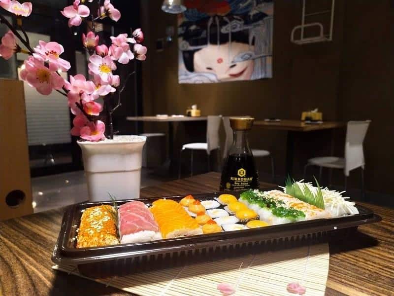 Paket OTW OK, 1. Crunchy Roll, 2. Paket OTW OK, 3. Salmon Spicy Roll, 4. Red Riot Roll, 5. Black Dragon Roll, 6. Salmon Mentai Roll, 7. Salmon Maki, 8. Tomyum Ramen, 9. Mozarice Mentai Chicken Katsu, 10. Mix Special Festival